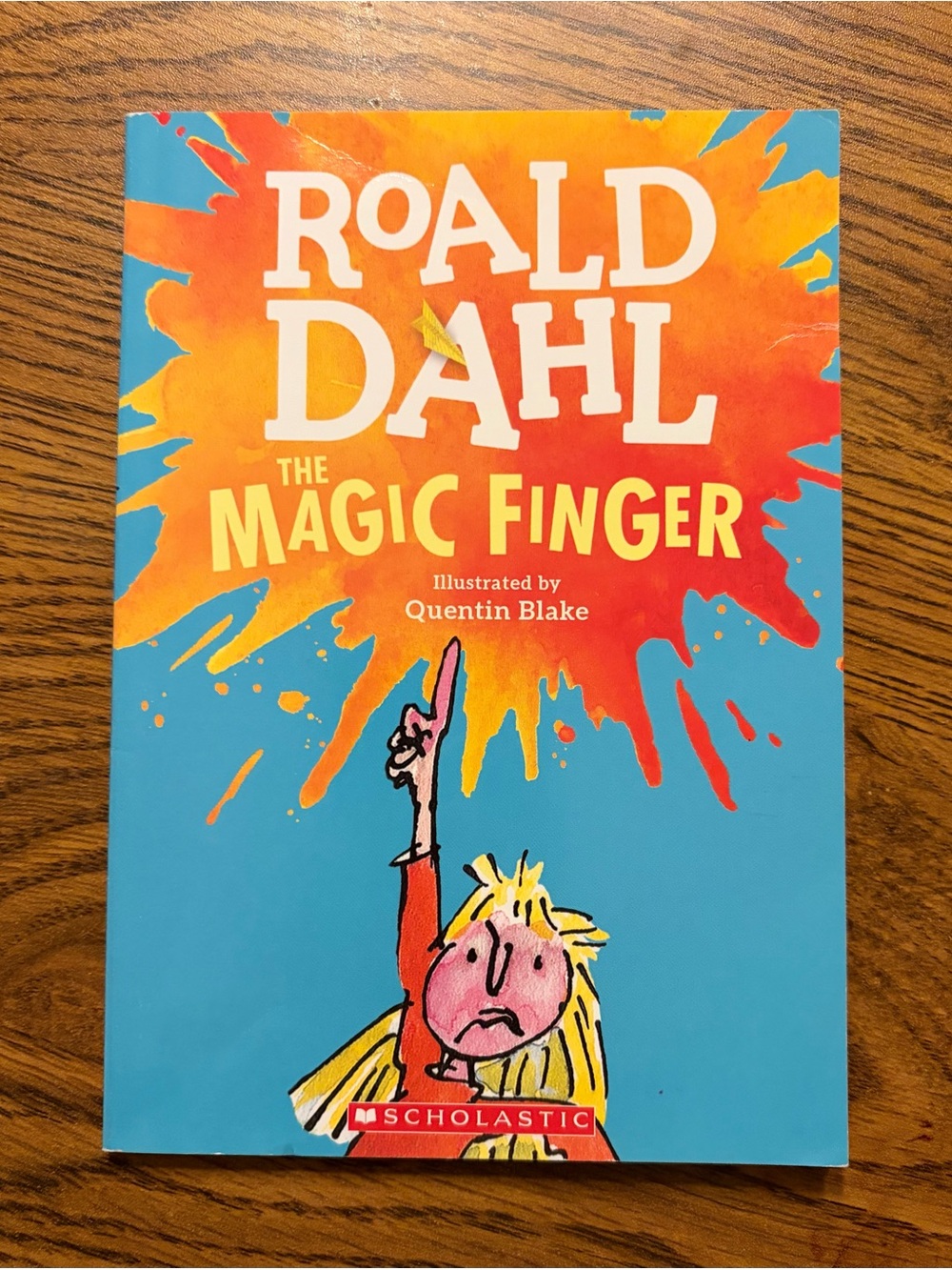 Scholastic Roald Dahl The Magic Finger — Blue & Orange Cover